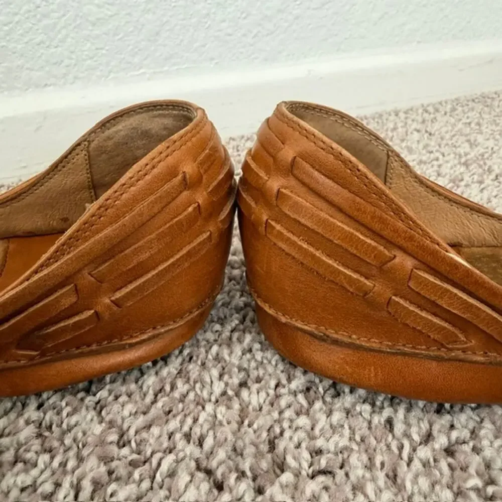 Clarks Huarache Sandals Women's 9.5 M Leather Upper Handwoven Brown Comfortable